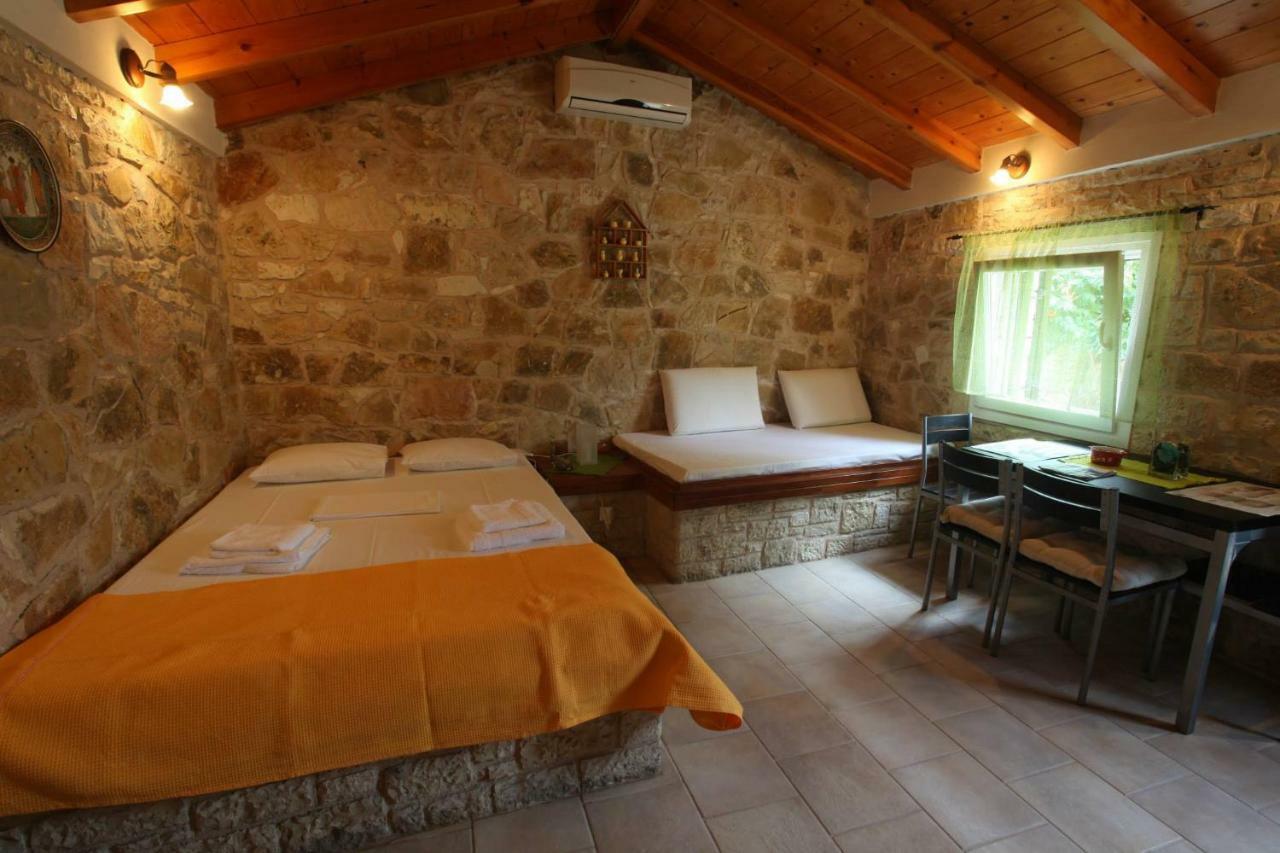 Loulaki Magazia Paxi Apartment *